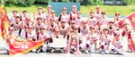 ２連覇を達成した宮ノ下スポーツ少年団＝倉吉市営野球場