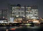 　東京都港区台場のフジテレビ本社＝２７日夜