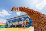 　ベビースターラーメンのテーマパーク「おやつタウン」＝２０１９年、津市