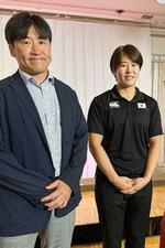 　ラグビー７人制女子のパリ五輪代表に選ばれた松田凜日（右）と父努さん＝８日（家族提供）
