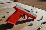 　３Ｄプリンターで製造された拳銃＝米テキサス州サンアントニオ近郊の射撃場（共同）