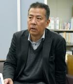 　取材に応じる丸尾牧兵庫県議＝２日午後、県庁