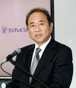 　取材に応じるフジ・メディア・ホールディングスの清水賢治専務＝１６日午後、東京都港区
