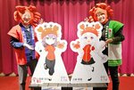 新たに登場したカニバーサリーコラボバージョンの温泉むすめのパネル＝１日、三朝町三朝の三朝温泉ほっとプラ座