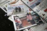 　米イラン核協議の特集を組むイランの新聞＝テヘラン（ゲッティ＝共同）