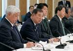 　政府与党連絡会議で発言する石破首相（左から２人目）＝７日午後、首相官邸