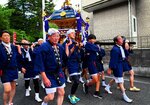 地域を練り歩く本みこし