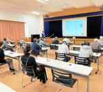 ＤＸに関する講座に参加し、スキルアップを図る町民ら（町提供）