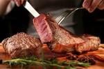 　松屋銀座の屋上テラスで開かれているビアガーデンで味わえる肉料理（提供写真）