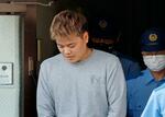 　送検のため、前橋東署を出る狩野正輝容疑者＝１６日午前９時ごろ