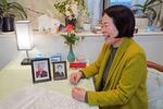 　父佐藤勇蔵さんへの思いを振り返る黒川安子さん＝２月、東京都杉並区
