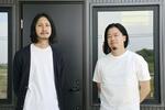 　北海道鷹栖町でジンの製造・販売に取り組む南亜太良さん（右）と大槻羽矢斗さん