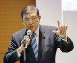 　東京都内で開かれたイベントで講演する石破首相＝１４日
