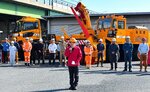 雪道での安全確保に向けて決意を新たにする関係者