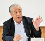 会長に選出されあいさつをする江尻会長＝２６日、境港市昭和町の境港おさかなパーク