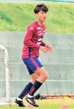 サッカーのオランダ１部リーグで活躍が期待されるＭＦ佐野航大＝今年４月、岡山市政田サッカー場