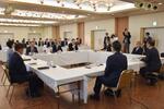 　新潟県の東京電力柏崎刈羽原発の再稼働などに関し開かれた、花角英世知事と県内５市町長の懇談会＝２１日午後、新潟県魚沼市