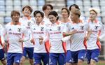 　ミャンマー戦に向け、最終調整する（手前左から）守田、久保、南野、堂安ら＝ヤンゴン（共同）