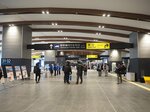 広々としたコンコース。天井は船の帆をイメージしている＝2月１日、ＪＲ敦賀駅