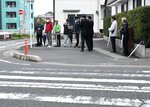 重体事故を受けて行われた事故現場の緊急点検＝１４日、鳥取市松並町１丁目