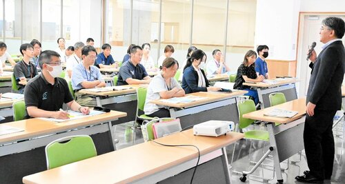 情報発信の在り方を学ぶ参加者