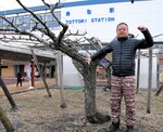 梨の木を守るための協力を呼びかける渡部さん