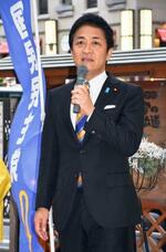 　街頭演説する国民民主党の玉木代表＝６日午後、千葉県市川市