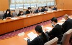 県に支援や改善を要望する連合会のメンバー（奥側）
