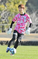 強い気持ちでゴールを守り抜く井岡海都