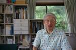 　自宅で取材を受ける南定四郎さん＝２０２４年６月１２日、沖縄県うるま市