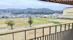 ２階テラスから南側の景観は史跡大御堂廃寺跡が広がる＝８日、鳥取県倉吉市駄経寺町２丁目