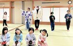 練習に励む出演者ら