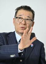 　インタビューに答える松井一郎前大阪市長＝２０２５年３月２４日、大阪市北区