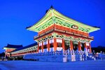ライトアップされた月精橋＝１日、慶州市校洞