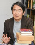 　「会津越川駅近くの神社の農村舞台は、そこに行かなければ出合えなかった」と語る鈴木信幸さん