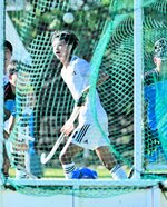  男子１回戦・八頭－置賜農（山形）　八頭は第４クオーター１１分に宮脇がダメ押しとなる３点目を決める＝長崎県佐世保青少年の天地プレイグラウンド 