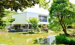 鶴岡八幡宮境内に日本で初めて公立の近代美術館として開館。２０１６年に閉館し、現在は「鎌倉文華館鶴岡ミュージアム」として残っている＝神奈川県鎌倉市
