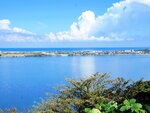青島展望台から眺めた北岸と日本海。湖山池は北岸の砂丘の発達で内湾から汽水湖になった
