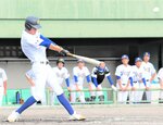 ２回戦・鳥取工―倉吉北　鳥取工は二回１死満塁から田川が走者一掃の右越え適時三塁打で突き放す＝どらドラパーク米子市民球場