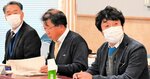 稲葉山小でのモデル授業の様子を説明する教諭（右）