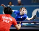　女子シングルス準々決勝　北朝鮮選手と対戦する早田ひな＝パリ（共同）