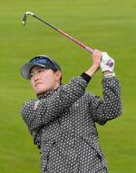 　第２ラウンド、通算５アンダーで１３位の岩井千怜＝リバティーナショナルＧＣ（共同）