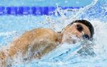 　男子８００メートルリレー決勝　力泳する第２泳者の松元克央＝パリ郊外（共同）