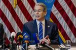 　ジュネーブで記者会見するベセント米財務長官＝１２日（Ｊｅａｎ－Ｃｈｒｉｓｔｏｐｈｅ　Ｂｏｔｔ／Ｋｅｙｓｔｏｎｅ提供・ＡＰ＝共同）