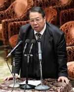 　衆院政治改革特別委で答弁する村上総務相＝１５日午後