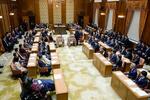 　国会で開かれた党首討論＝２３日午後