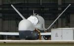 　昨年５月、沖縄県の米空軍嘉手納基地に駐機する米軍のＭＱ４Ｃ無人偵察機