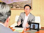 スポーツ人口拡大に向けた取り組みについて語る若狭氏＝５日、米子市役所