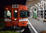 運行を終えて吉原駅に到着した夜景電車