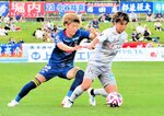 鳥取－奈良　ガイナーレは普光院が攻守でチームをけん引。後半にはＦＫを直接決めて同点に追い付く＝ロートフィールド奈良